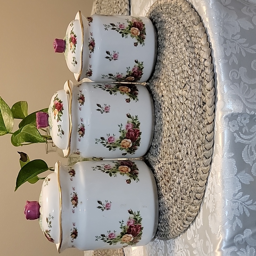 Canisters set